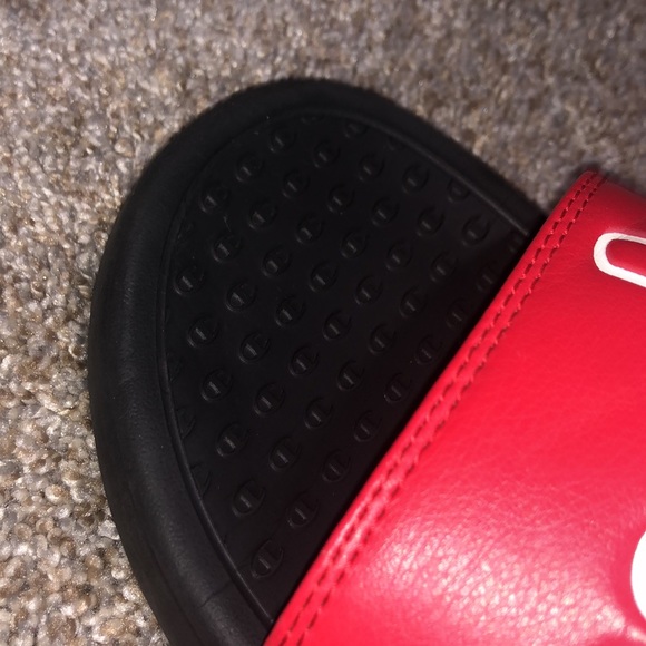 Used Champion flip flops size 9 - Picture 5 of 5